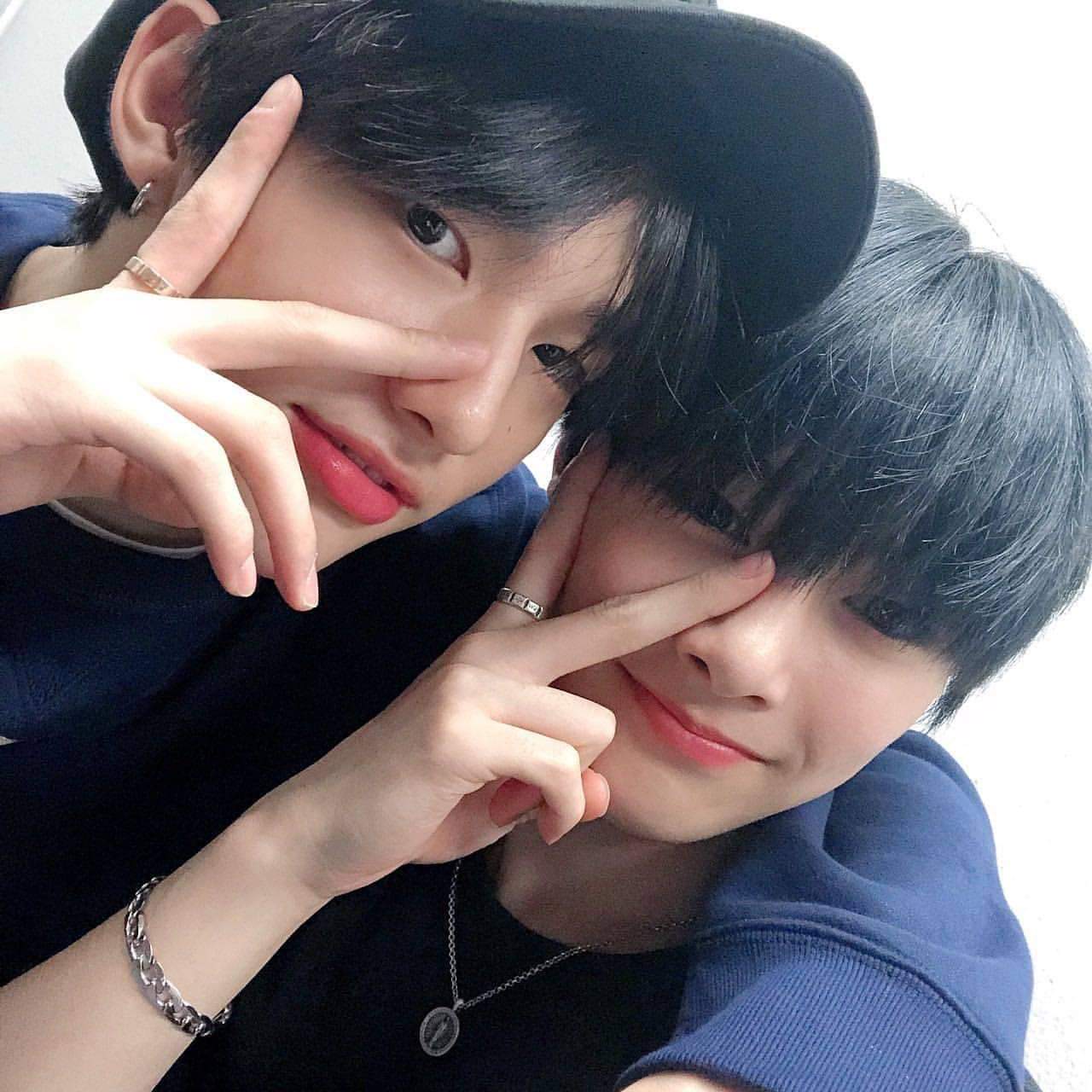 HJIN-8》Stray Kids L版写真 ヒョンジン&アイエン - メルカリ