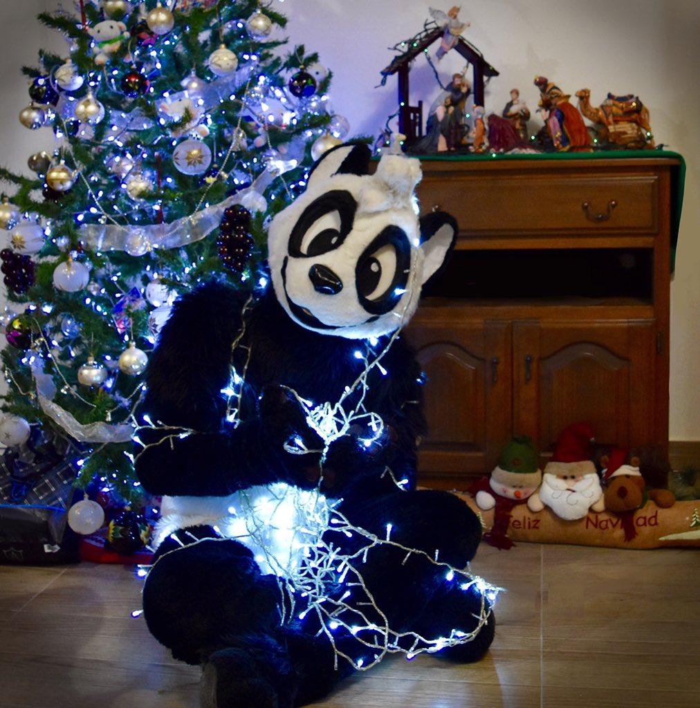 panda_paco's tweet photo. My best wishes to everyone!!
I’m very thankful for all the love I receive, and I want to give lots of love back.
Merry Christmas!!🎄Monochromatic hugs!! https://t.co/2eQ4EUW1g6