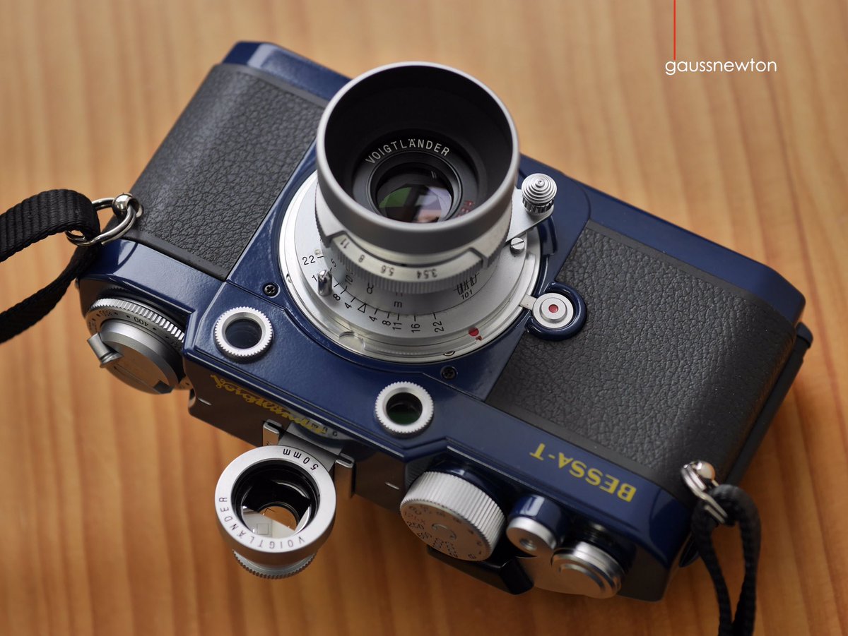 gaussnewton's tweet photo. かっこいいカメラ
Voigtländer BESSA-T ネイビーブルー
#cameraportrait
#voigtlander #bessa
#photography https://t.co/dkapEO8TVY