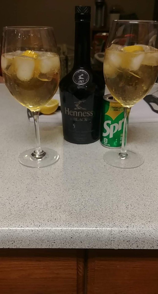 TReeves19's tweet photo. KC Tea @TechN9ne #KCTea #Hennessey #Sprite #feelingclassy https://t.co/zDu1K3PvnI