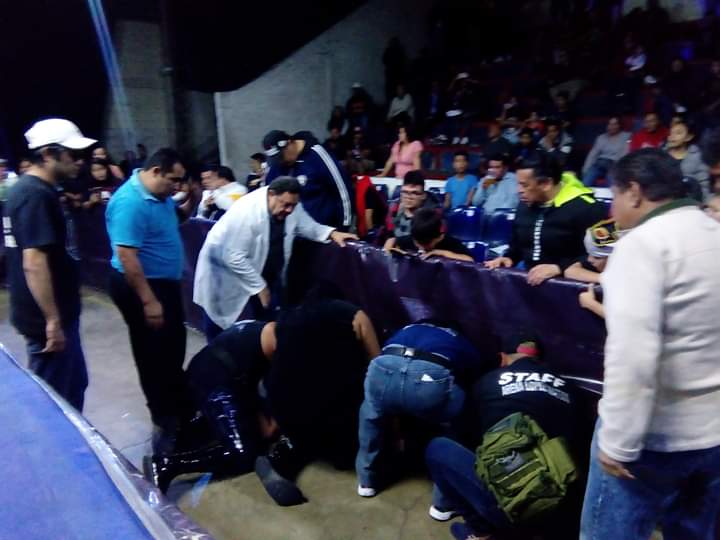 rderudolucha's tweet photo. #LuchaBoom vs #Klandestino
Ángel o Demonio, Ovett y León Rojo (salió lesionado) no pudieron con Leviatham, Epitafio y Tormento, que salió en camilla

@MauRebollo21 https://t.co/LtVXqnTrFz