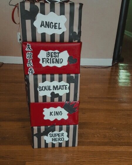 Feliz 3er aniversario y Navidad mi amor.
Un año más a la cuenta a tu lado. Eres lo mejor que me pudo haber pasado. El mejor amigo y compañero que tengo, eres el amor de mi vida y el mejor papi del mundo.
Gracias por ser mi familia, te amo y feliz navidad. 💕