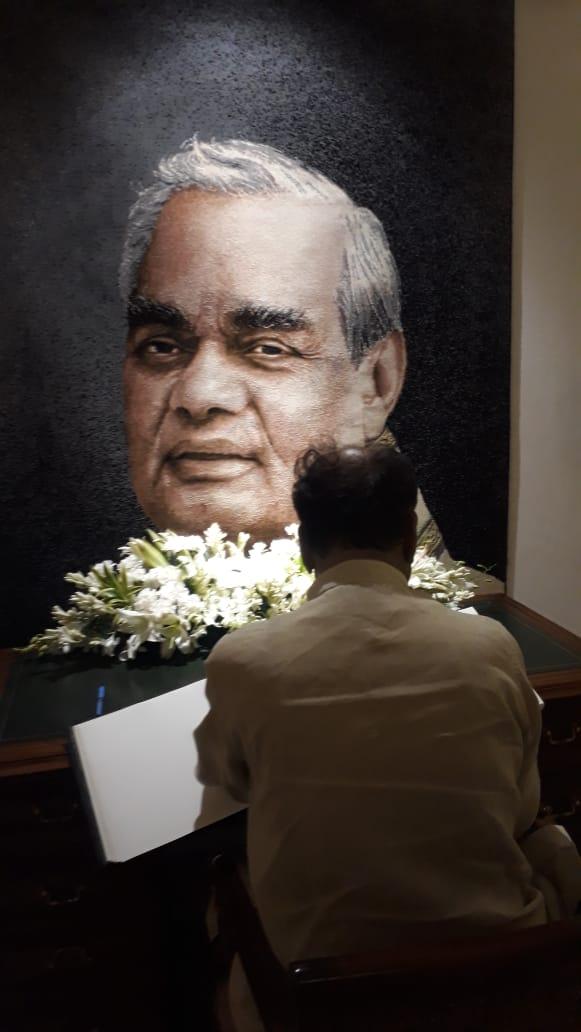 sheeku1's tweet photo. @vijeta_at #Anantakumar Jis Shradhanjalli naman to #AtalBihariVajpayee Ji.🙏🙏 https://t.co/Ti0OswVuBw