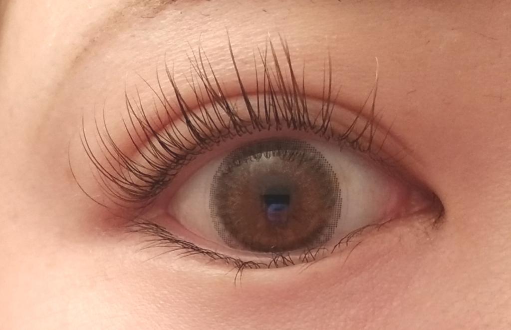 こはく 私のまつ毛は父ちゃん譲りの強情な逆さまつ毛で 写真1枚目はビューラー マスカラしてもここまでしか上がらなかったいつものまつ毛 2 3枚目はパリジェンヌで根元からｷﾞｭｲﾝｷﾞｭｲﾝに上がってるまつ毛 すごい ﾏﾂｴｸ片目本でこの迫力