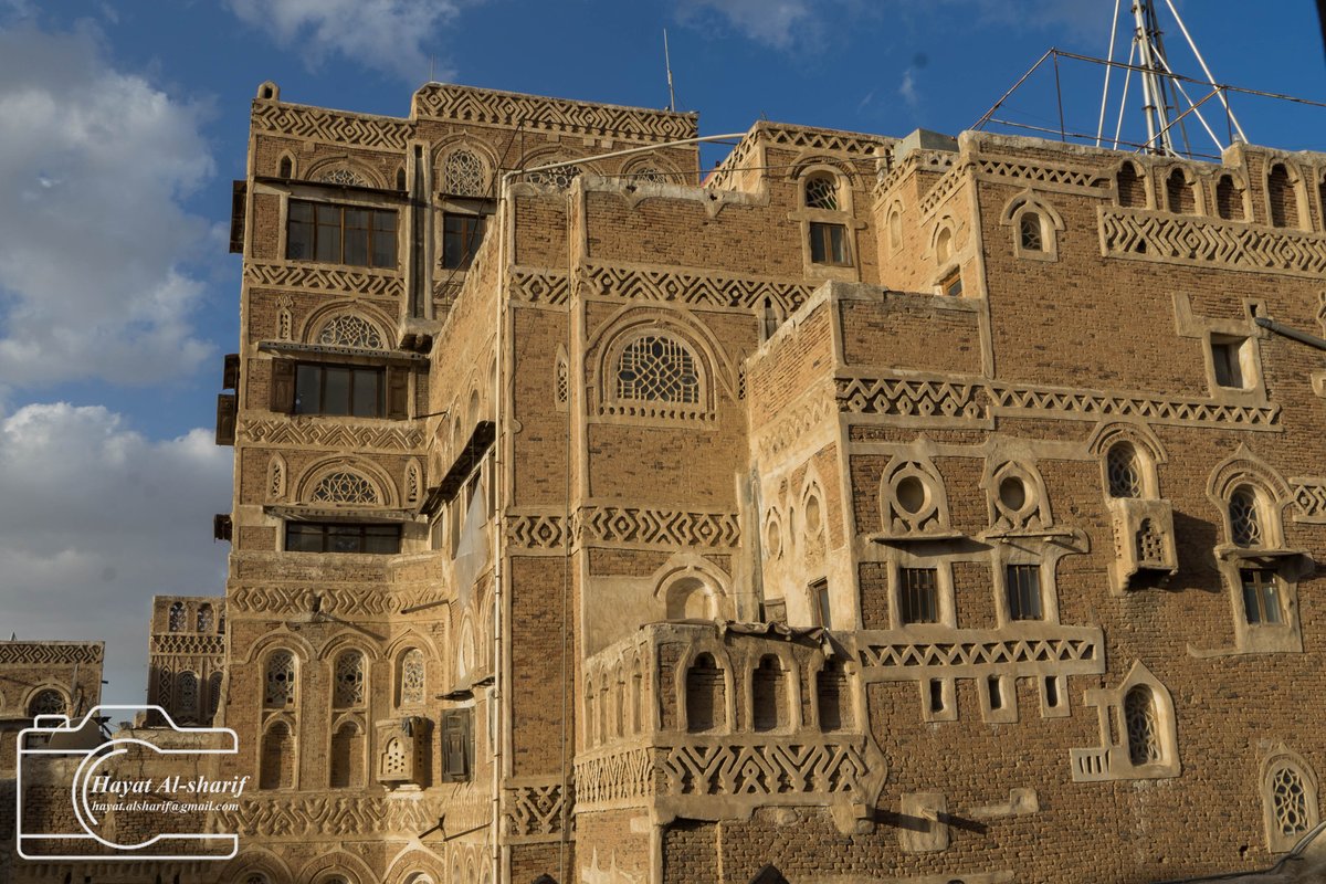 HayatAlshaif's tweet photo. Yemen always has a bright side and great civilization..... Love old city :) 

Sunset in old Sana'a today. https://t.co/avk5uPtnpf