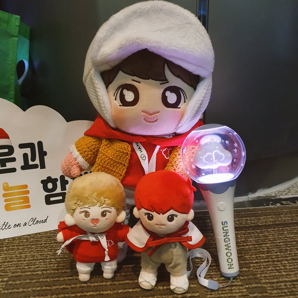 아침부터 굿즈줄 서고 현장수령줄 2번 서다보니 사진찍을 여력도 없고 지쳐버렸지만😂 행복한 시간이었습니다..💖 왕콩이 넘 반가웠구 다른 칭구들도 담에 봐요~~
#셍싹이 #꿀빵우니 #셍뭉치네 #팬파티