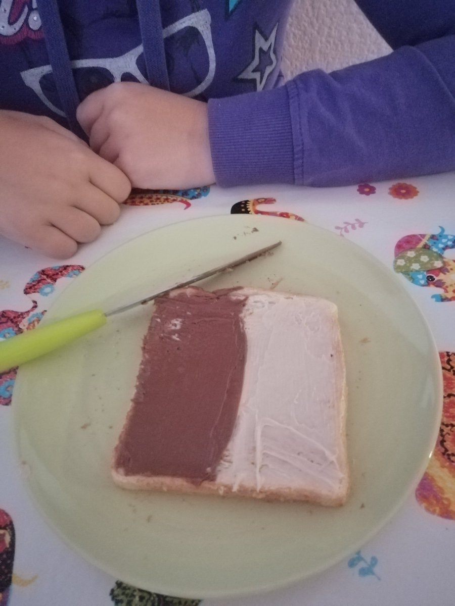 CarlusEsteveRo's tweet photo. Mai he entès a la gent que barreja els dos colors de la crema de cacao. Quin disbarat, perfavort
#StopClimaticChange https://t.co/VtNGS8AVSH