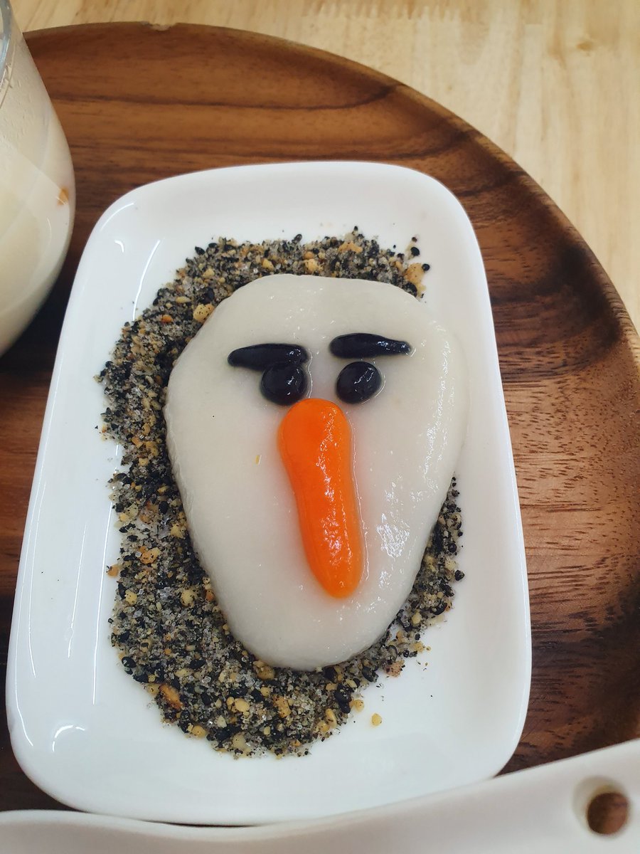 Up2meP's tweet photo. Klom Dessert House
สาวกบัวลอยห้ามพลาด
ตอนนี้ทางร้านมีเมนูพิเศษเป็นเซตบัวลอยโอลาฟ ในเซตมีบัวลอย บิงซู และ แป้งดังโงะ ราคาเพียง 199บาท
ร้านตั้งอยู่ที่อุดมสุขระหว่างซอย8และ10 ตึกสีม่วง
🚅 บีทีเอสอุดมสุข ทางออก 3
#cafehoppingbkk #cafehopping #cafeaholic #รีวิวคาเฟ่ #คาเฟ่ https://t.co/Qo1elTjRhT