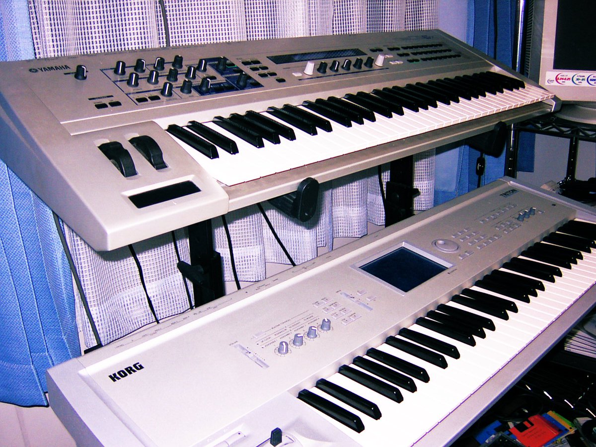 shu_sonicwave's tweet photo. TRITONがソフトウェアかぁ。懐かしいなぁ。18年ほど前の写真。
#korg #triton #yamaha #cs6x https://t.co/4PghCC41dC