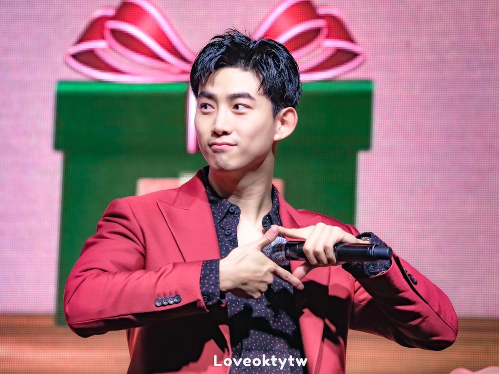 Loveoktytw's tweet photo. 191225
《Okcat Christmas Returns》

The bow on your head makes you more cute!!😍🥰

#okcatparty 
#택연 #옥택연 #テギョン #TAECYEON #2PM #玉澤演 https://t.co/Xx6XFHCdUq