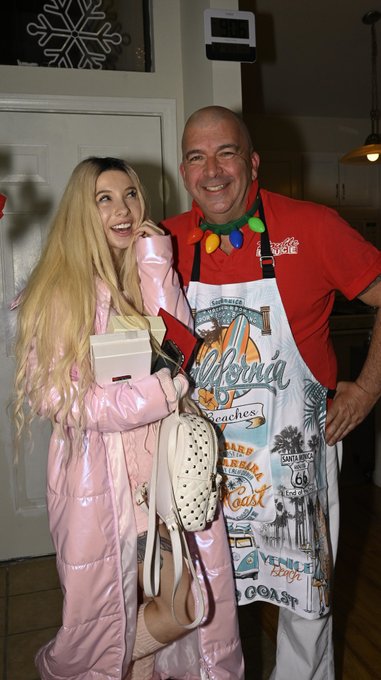 Wrapping up a simply wonderful Christmas with good friends made it super cool @JamesBartholet @KenzieReevesxxx<a href="/tag/yummy"class="tags"><span>#yummy</span></a>