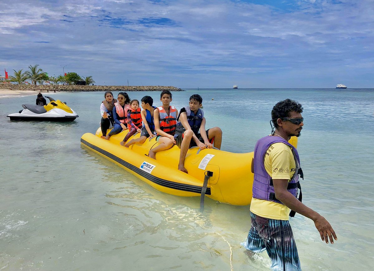 Activemaldives's tweet photo. ރައްޔިތު މީހާ އާއިލާ މީހުން ގާތުގަ ހުރެގެން އާމްދަނީ ލިބޭ ފުރިހަމަ އުފެއްދުންތެރި ދުޅަހެޔޮ މޫދު ކުޅިވަރު

@MoTmv @presidencymv @MohamedNasheed @ibusolih @MDPSecretariat https://t.co/q9zKNcRNOs