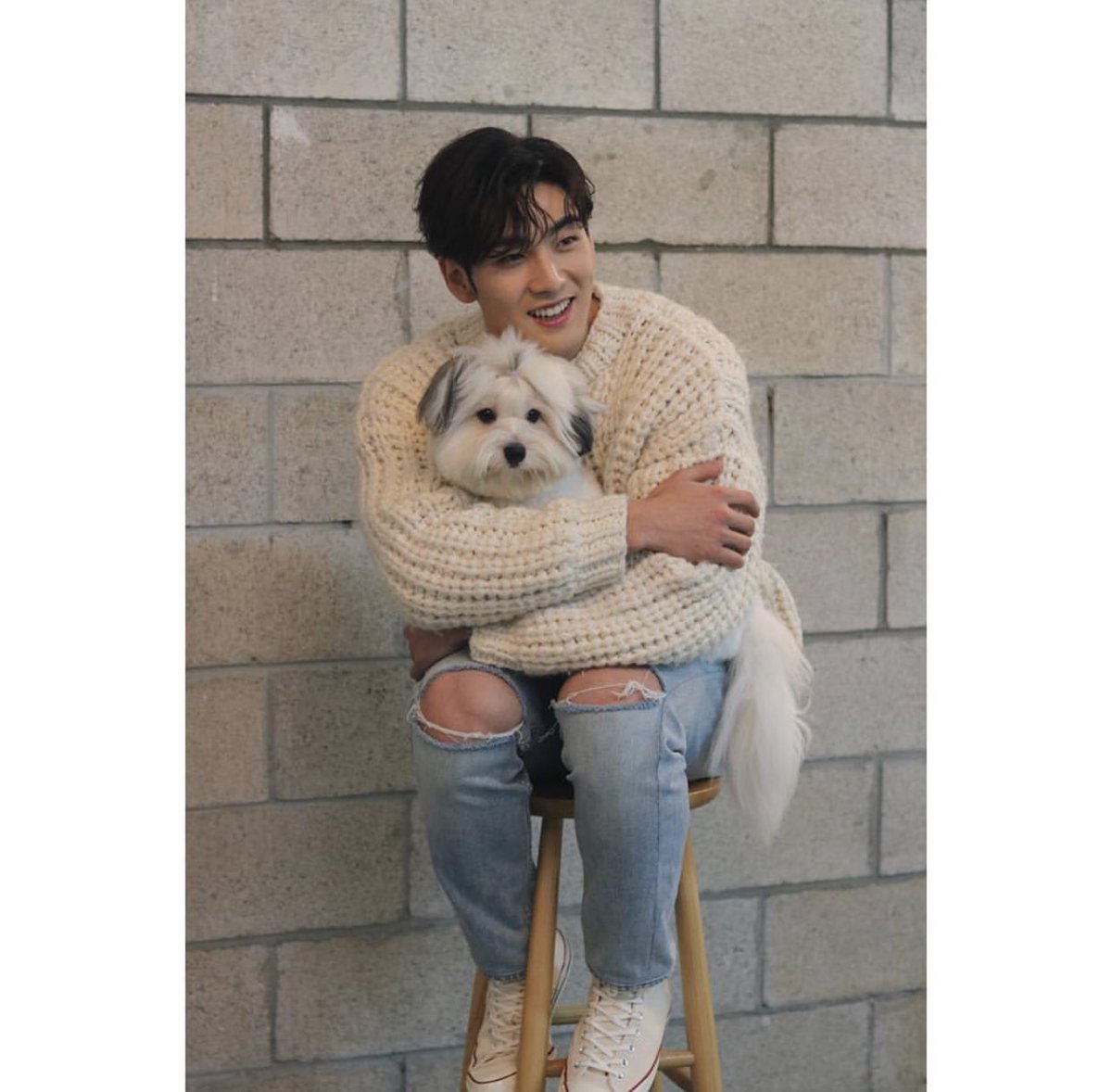 nuest_mybae's tweet photo. 犬との可愛い写真の後にトレーニング姿とか破壊力よ…好きすぎる��‍♀️🤦‍♀️ https://t.co/XRp3JE2Zej