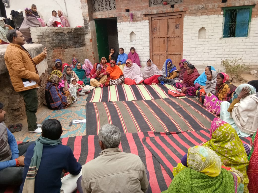 RGMVP's tweet photo. Community Resource Persons @RGMVP at Poongoan of Baberu block #BandaRegion: They discuss enhancement of saving, 3-4 livelihood activities in each family, education, health, sustainability of three teir structure, agril activities for doubling the agril income etc. #Bundhelkhand https://t.co/8Q2joAR1Vu