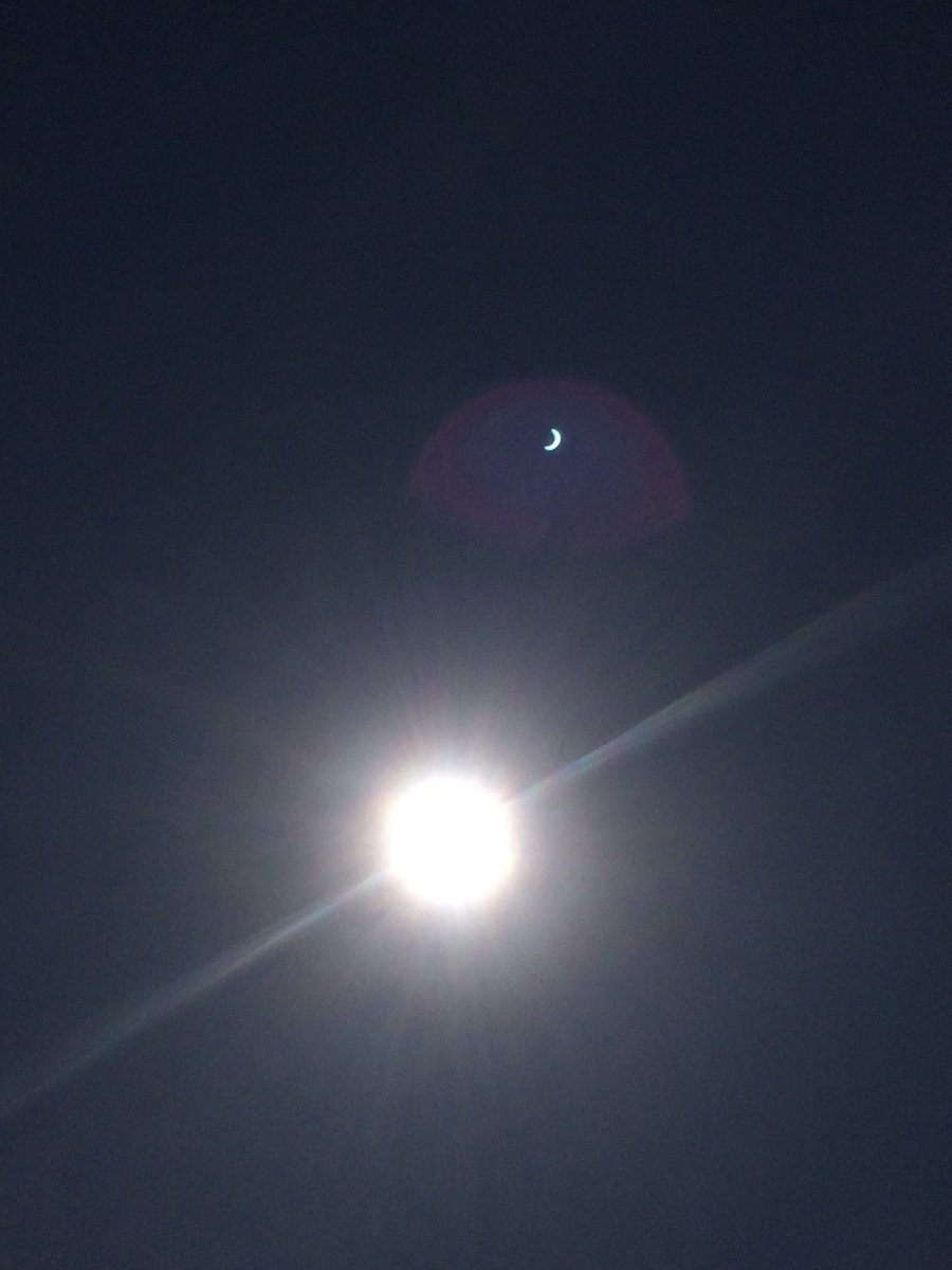 𝒮𝓊𝒷𝒽𝒶𝓃𝒶𝓁𝓁𝒶𝒽
Gerhana matahari☀️
📸 location dpn umah
#SolarEclipse