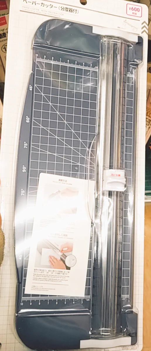 ダイソーで31cmまで裁断できるカッターが登場！コピー本が手軽に作れるようになった！