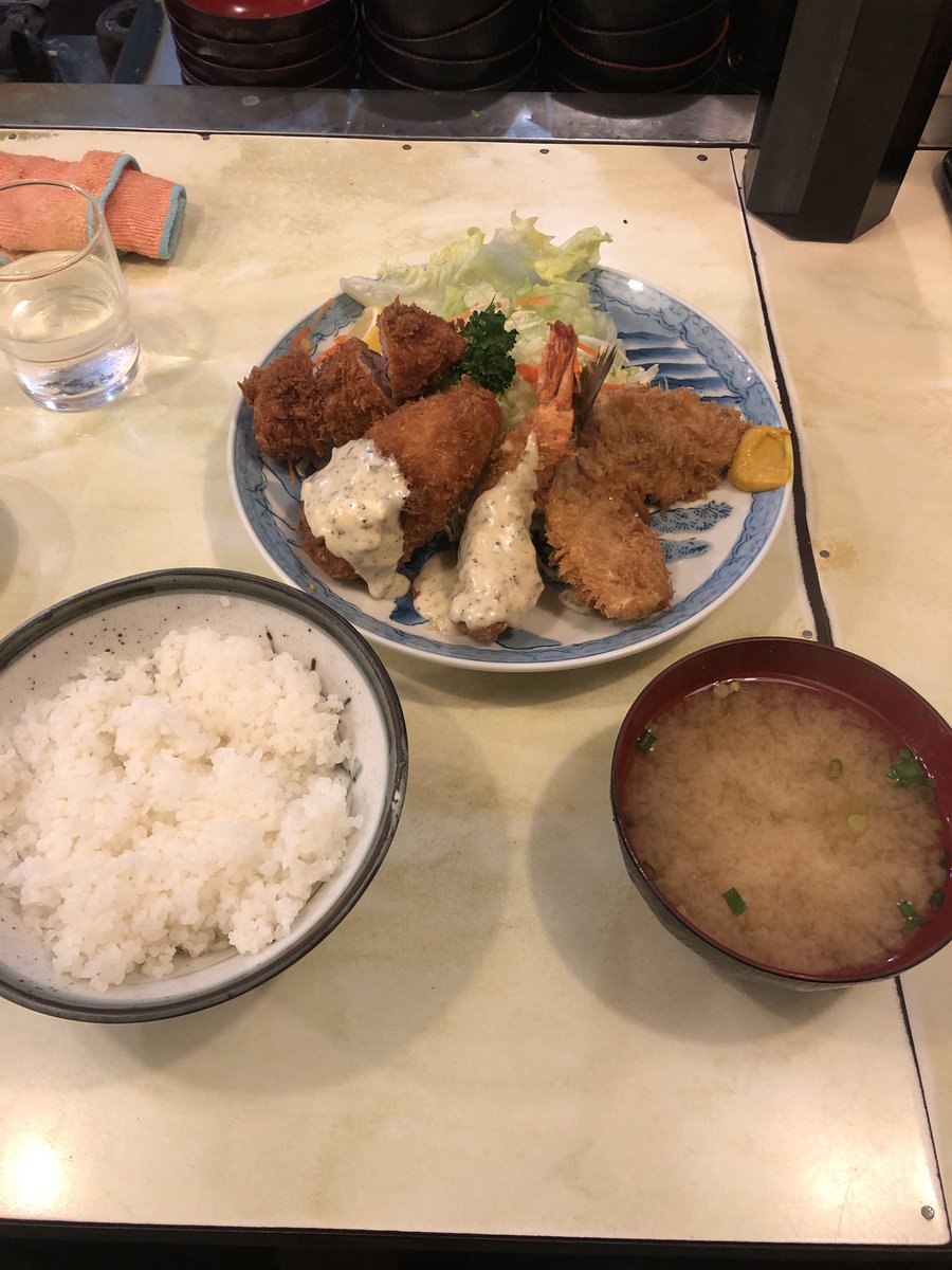もんちゃん 有楽町駅前の交通会館地下にある 食べログとんかつ百名店にも選ばれた あけぼの でランチ食べてきました カツ丼も捨てがたかったけど今日はサービス定食の4種盛りにしました アジフライ美味過ぎでした 有楽町ランチ 交通会館 もんちゃん 有楽町駅前の交通会館地下にある 食べログとんかつ百名店にも選ばれた あけぼの でランチ食べてきました カツ丼も捨てがたかったけど今日はサービス定食の4種盛りにしました アジフライ美味過ぎでした 有楽町ランチ 交通会館