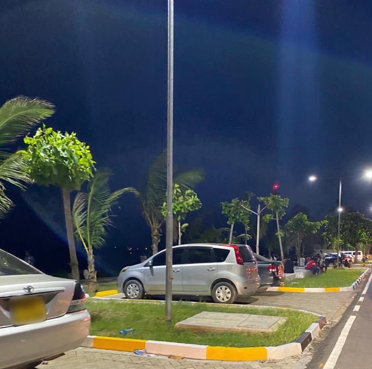 Min_TourismKE's tweet photo. The Mama Ngina Waterfront is now open! 
Visit the recreational facility free of charge even with parking!
It’s 💯% safe and secure with ample sitting space, as you get the breathtaking view of the ocean. Once in a while, you’ll get to see ships cruising by 😊
Fika Ujionee. https://t.co/alVTcIhup1