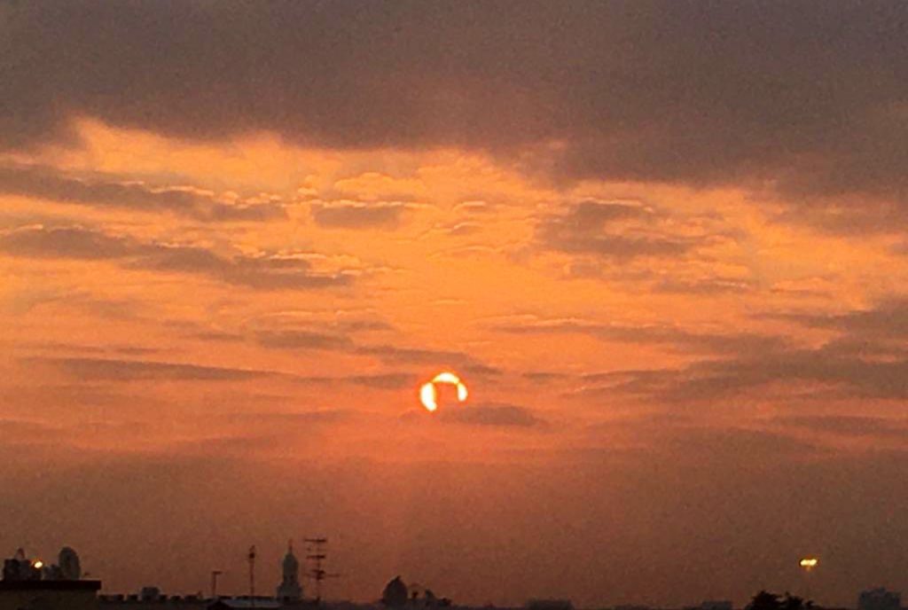 lusailnews's tweet image. ظاهرة الكسوف الحلقي النادر التي شهدتها سماء دولة قطر صباح هذا اليوم

#الكسوف_الحلقي
#Eclipse2019 #كسوف_الشمس