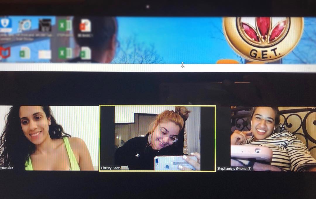 christybacicxxx's tweet image. work work work #groupchatfun