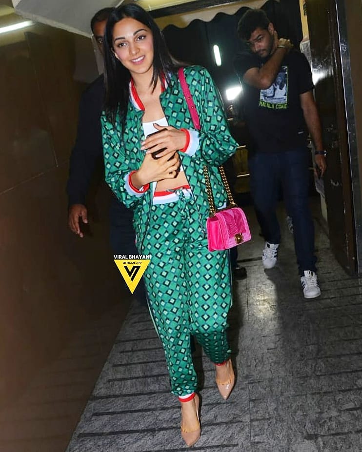 [PICS]: @advani_kiara With Family Snapped At #GoodNewwz Screening yesterday! 💕 ( 📸 - #viralbhayani )