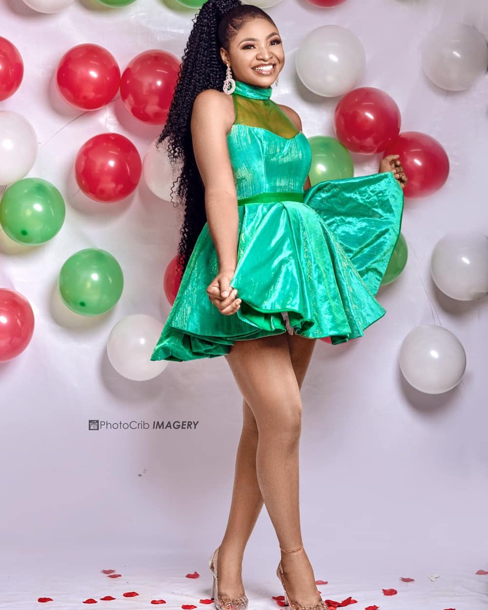 quinny__vuitton's tweet photo. Christmas Season is a Perfect time to reflect on your Blessings and seek out ways to make life better for those around us...
Its a white, red and green Season💃
Merry #ChristmasDay in advance🎄🎄
#DoubleQueen 👸🏼 👸🏼 https://t.co/Yi3cvMTbln