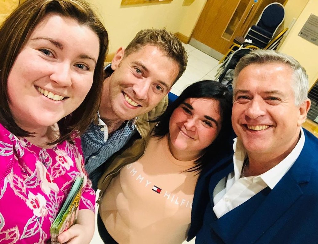 thekirwansfanc1's tweet photo. Good morning everyone! Happy Boxing day to you all 😁 We hope you all have a lovely day lots of love from Sarah & Eimear 🎄⛄#GoodMorning #DominicKirwan #BarryKirwan #TeamBEDS https://t.co/SPZKG8tz7H