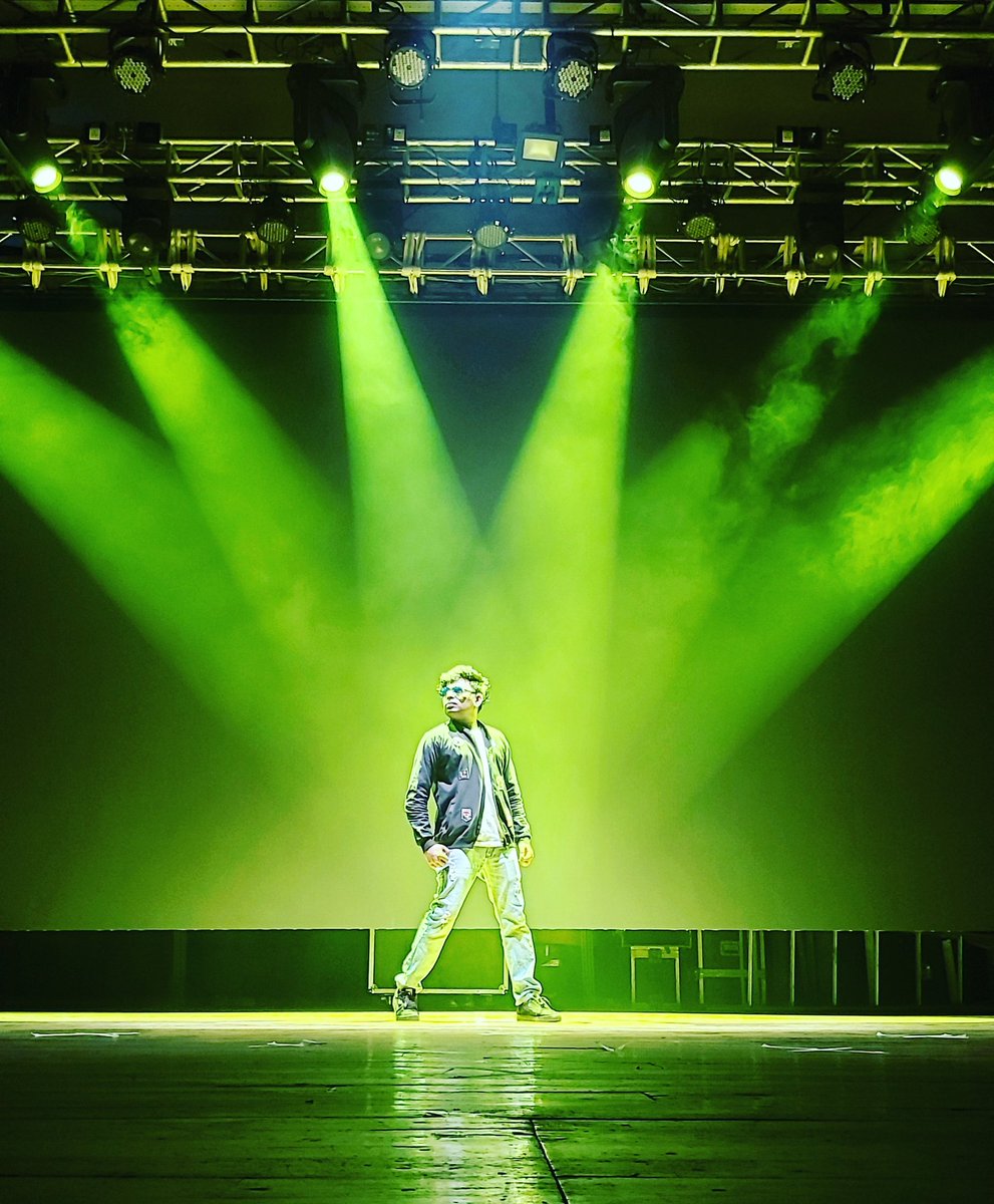 Stardom #viveksawantchoreographer <a href="/IAMVIVEKSAWANT/">VIVEK SAWANT</a> #TikTokTraditions #BollywoodCelebs #ArtistOnTwitter #choreographer #merychristmas