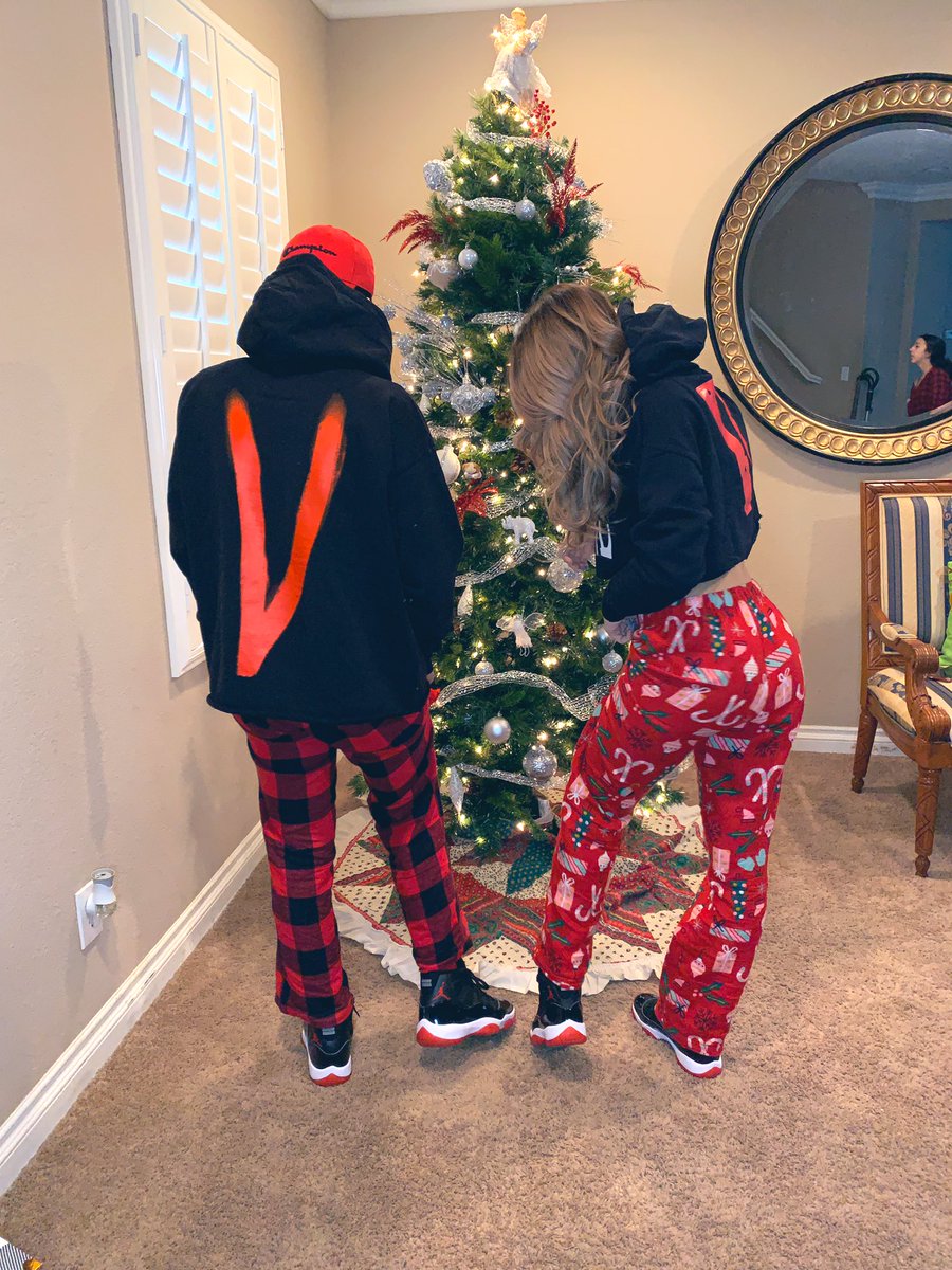 brit_naaayyy's tweet photo. Merry Christmas from us to you ♥️🎄 https://t.co/D5f5YdbZMY