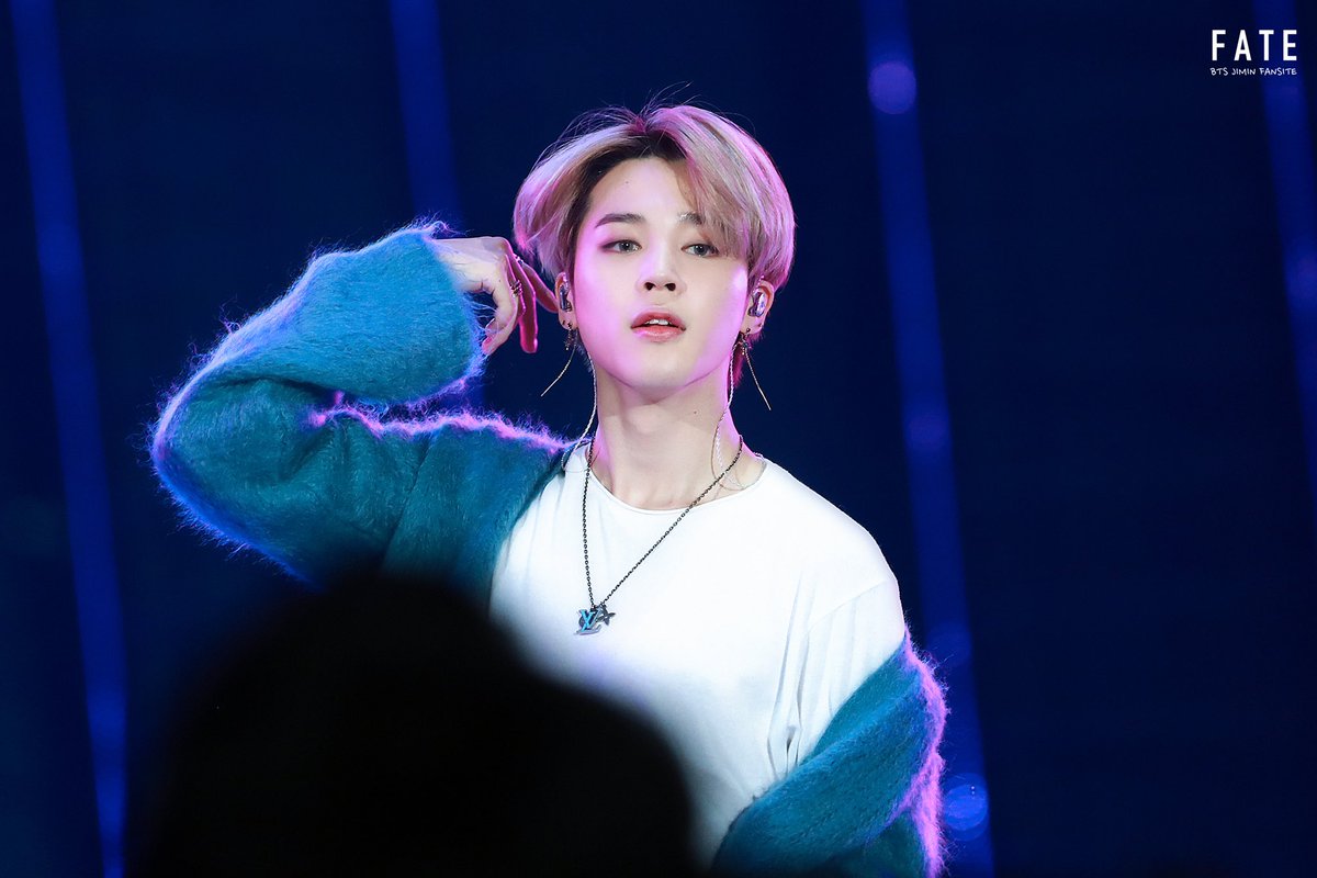 fate_jimin's tweet photo. 191225 SBS 가요대전 HD

#지민 #JIMIN #방탄소년단 #BTS⁠ ⁠⁠ ⁠@BTS_twt https://t.co/RwcdohKmZh
