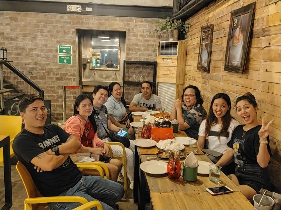 sagingrepablik's tweet photo. You and your close friends deserve some time together, and a birthday is the best occasion for that to happen. 🎂
Maraming SABAmat for dining with us. 😊
#sagingrepablik #foodtrip #davaorestaurant https://t.co/Q0YfAyUKRS