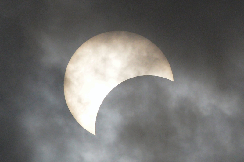 DailySabah's tweet photo. “Ring of fire”: Skywatchers from Saudi Arabia and Oman to India and Singapore treated to a rare solar eclipse
https://t.co/05TA4Ncy11 https://t.co/XpetwGMDMN
