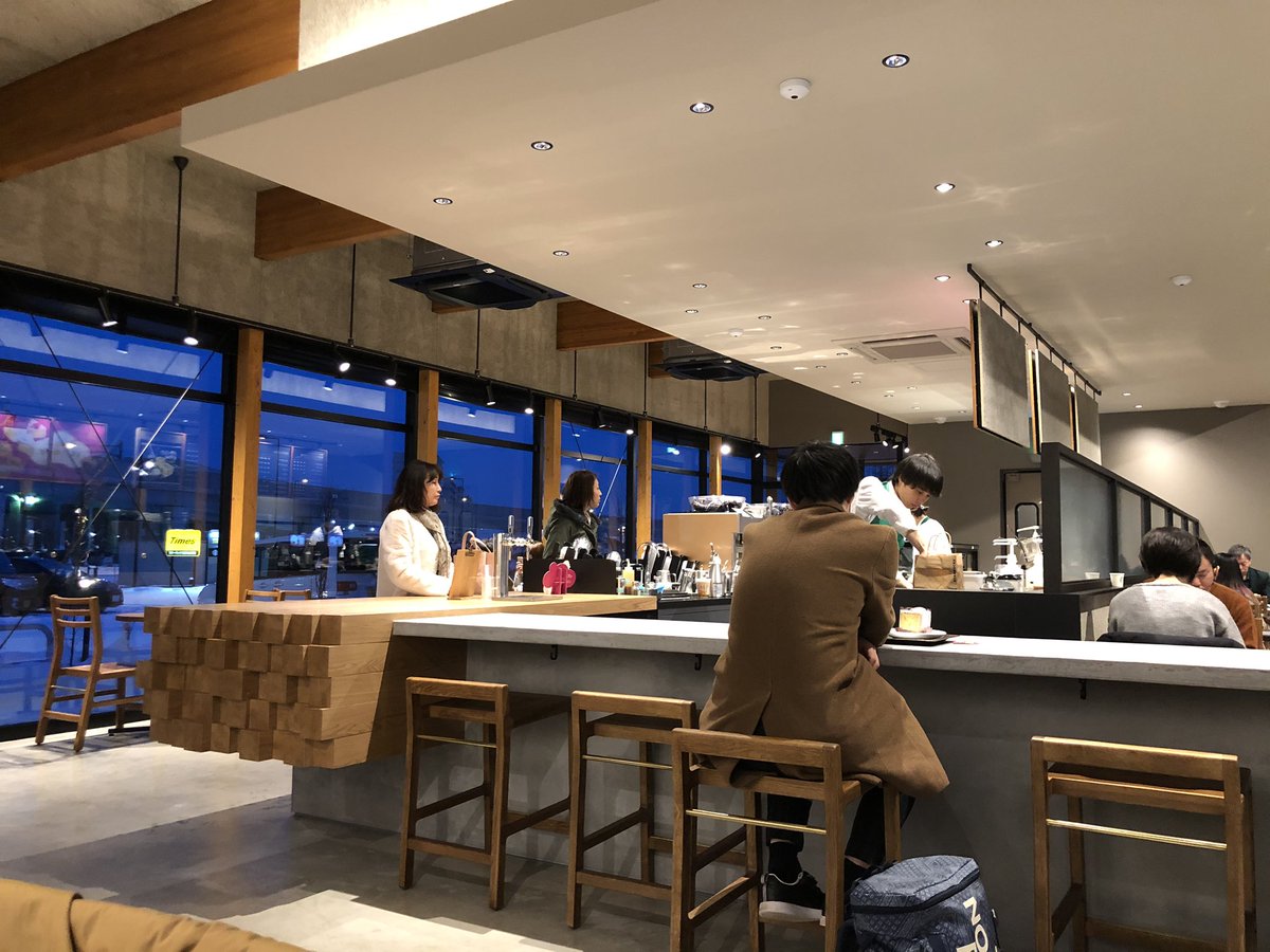 Daysk_Official's tweet photo. 北海道旭川市のスターバックスにて作業中です。
東京にいるとなかなかみれない雪により、非日常を感じれて、モチベーション上がります🔥 https://t.co/jMEA1maUUp