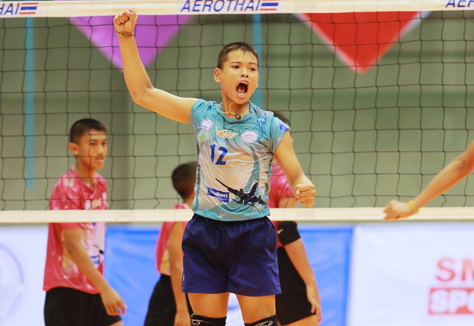 volleythai's tweet photo. วอลเลย์บอลวิทยุการบิน รอบชิงชนะเลิศ ประเภททีมชาย รอบชิงชนะเลิศ ประเภททีมชาย

[จบเกม] รร.อนุบาลลำปลายมาศ จ.บุรีรัมย์ ชนะ รร.บ้านหนองจิกยาว จ.สุพรรณบุรี 3-1 เซต 25-22, 25-18, 15-25, 25-22

#SMMSPORT #SMMValleyball #วิทยุการบินฯมินิวอลเลย์บอล #วิทยุการบินฯ #AEROTHAI #วอลเลย์บอลยุวชน https://t.co/vTjm6p8uCQ