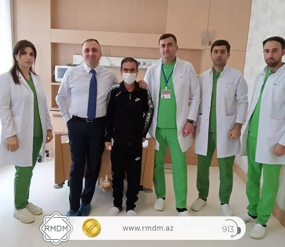 RDM_Baku's tweet photo. Respublika Müalicəvi Diaqnostika Mərkəzinə müraciət edən 47 yaşlı kişi üzərində böyrəkköçürmə əməliyyatı urologiya və transplantologiya sahəsində yüksəkixtisaslı, peşəkar cərrah kimi tanınan Rəşad ŞOLANın rəhbərliyi ilə uğurla həyata keçirilib. Donor xəstənin dayısı oğlu olub. https://t.co/cAKKGJ2txX