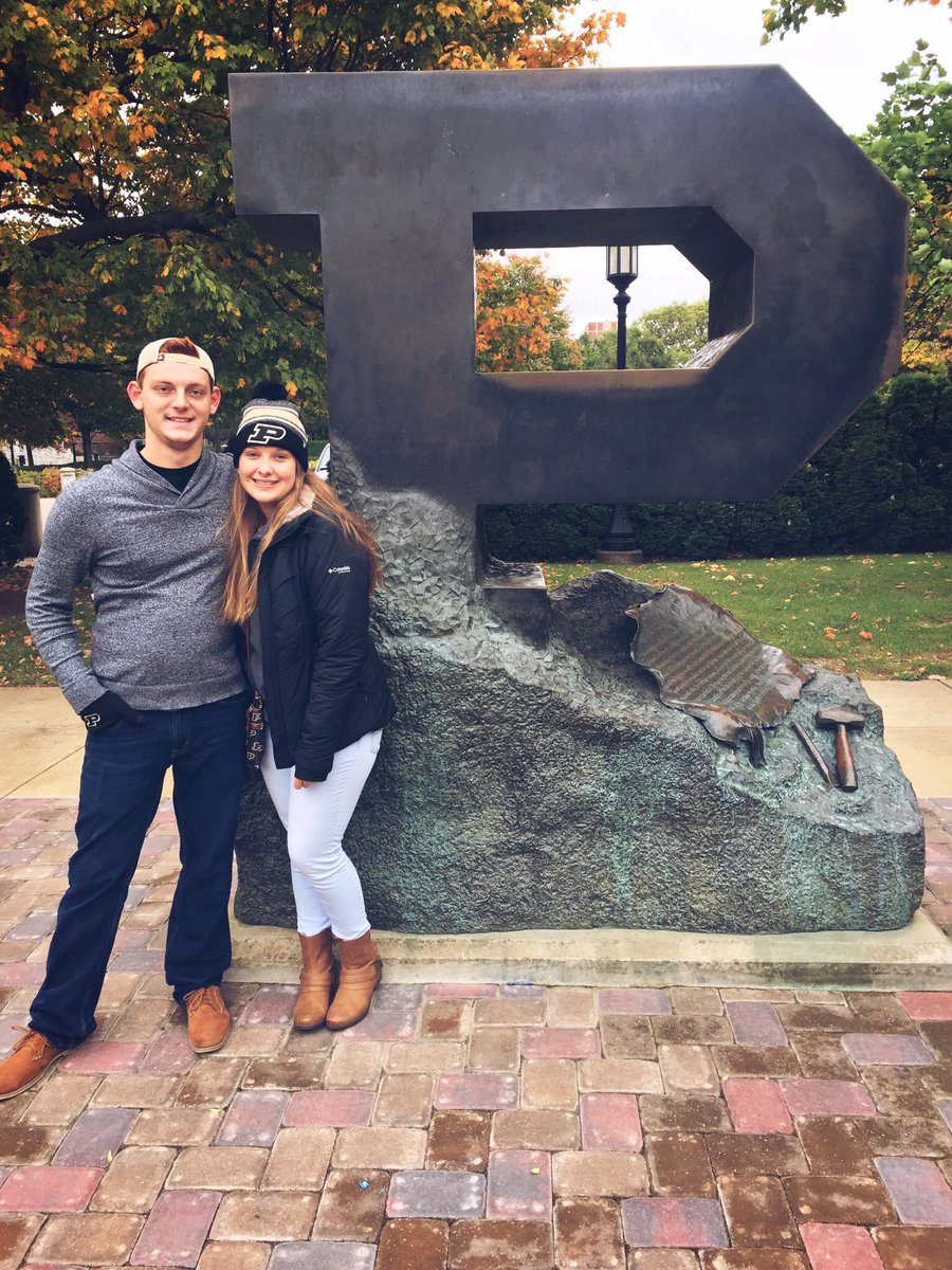 lacree98's tweet photo. Today marks 5 years of dating @SWilliams1313 and I still don’t have a picture when on her left, crazy how time flies #stayingonhergoodside #happyanniversary https://t.co/dRbKuhrcEA