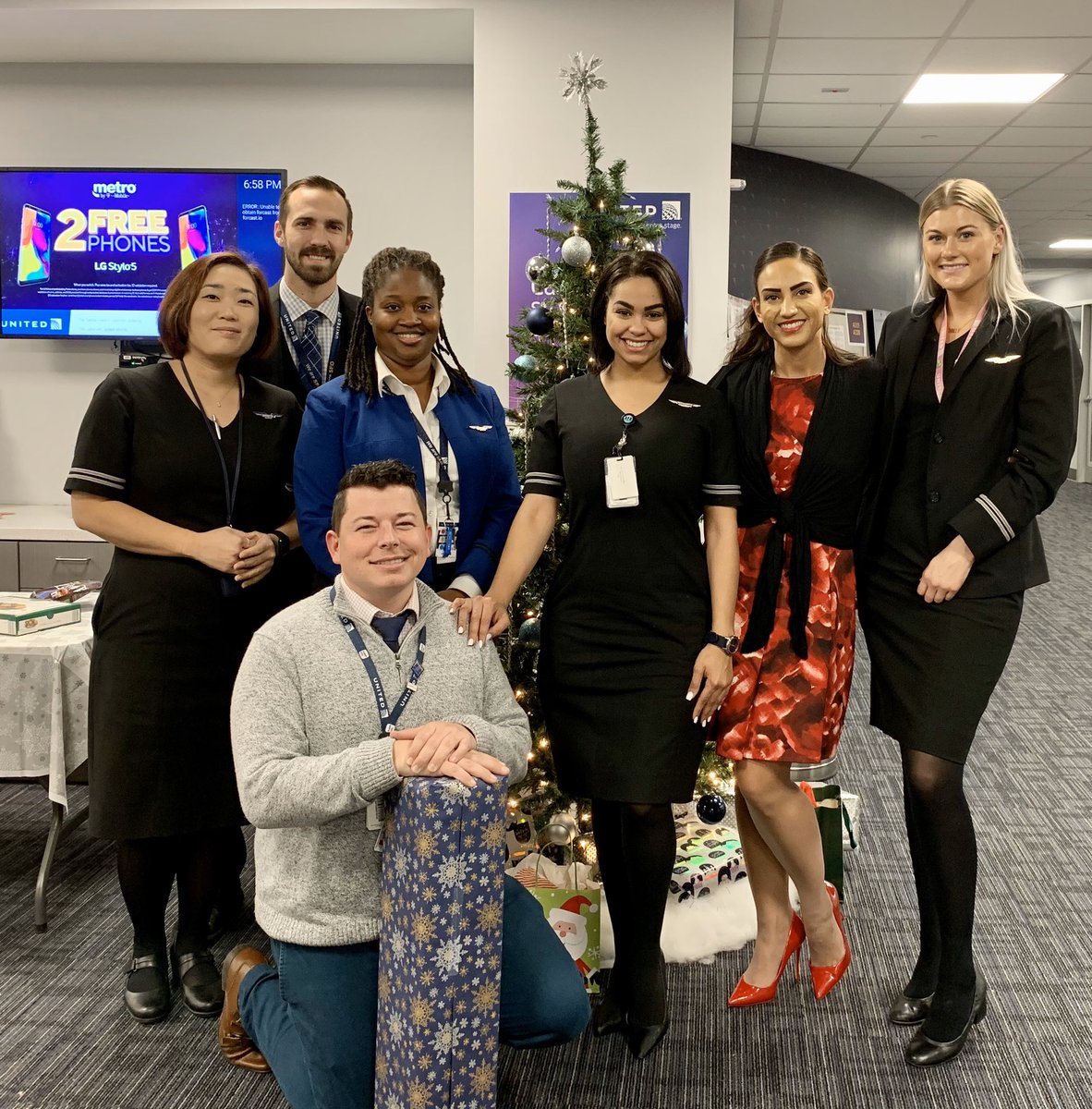 Thank you to our hero’s both on the ground and in the skies working on the holiday! We appreciate you! <a href="/JbellUal/">JBell_UAL</a> <a href="/wingualker/">Fawwad Toor</a> @susannesworld <a href="/HendyGeorge/">George Hendy</a> <a href="/OmarIdris707/">Omar Idris</a> <a href="/FlyWithRachel/">Rachel Shaw</a> @DeanWhitt44 @BUZZBEAA <a href="/AirDrewUA/">Andrew</a> @Thereal_IAD_Ed <a href="/clrezmer/">Cindy Rezmer</a> <a href="/JimSchake/">Jim</a>