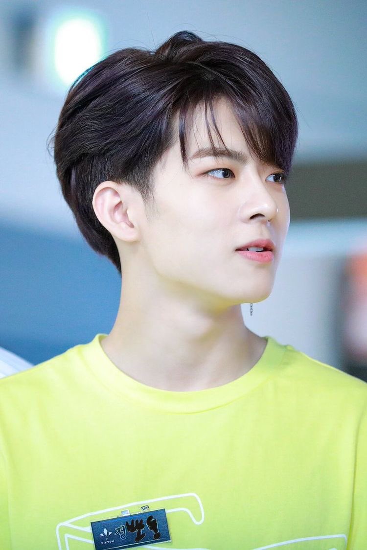 lilacxcrescent's tweet photo. คนที่ผมชอบ                      พี่ชายของเขา
คนที่มาจีบเขา                      ผม https://t.co/qcJtUhlpCe
