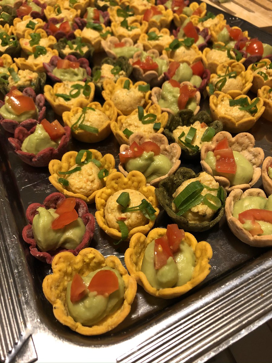 RB2901's tweet photo. Afgelopen vrijdag heb ik de gerechten mogen maken voor het kerstdiner van #maxdoro in Amersfoort. Wat een geweldig leuke opdracht! Vooral ook omdat de mensen en lokatie uit mijn vorige carrière (ict) nu samenkomen met mijn huidige carrière 🍽 Trots. #voedingenz https://t.co/9HnozqP86P