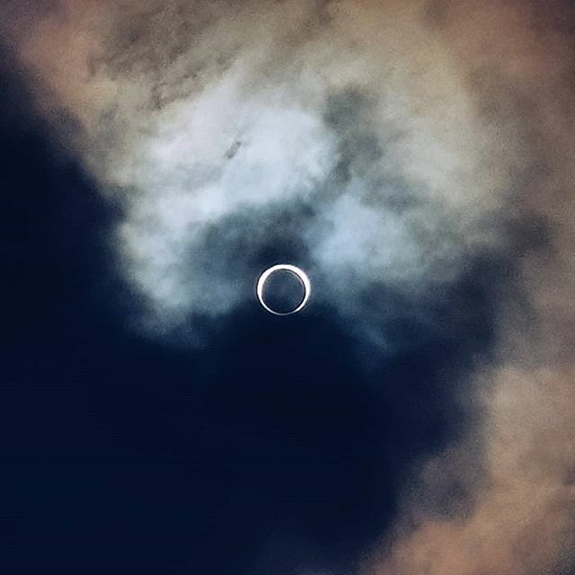 MidniteMoonMob's tweet image. Ring Of Fire
.
.
.
.
.
#solareclipse2019 #ringoffire #annularsolareclipse #singapore ift.tt/37dSQPP