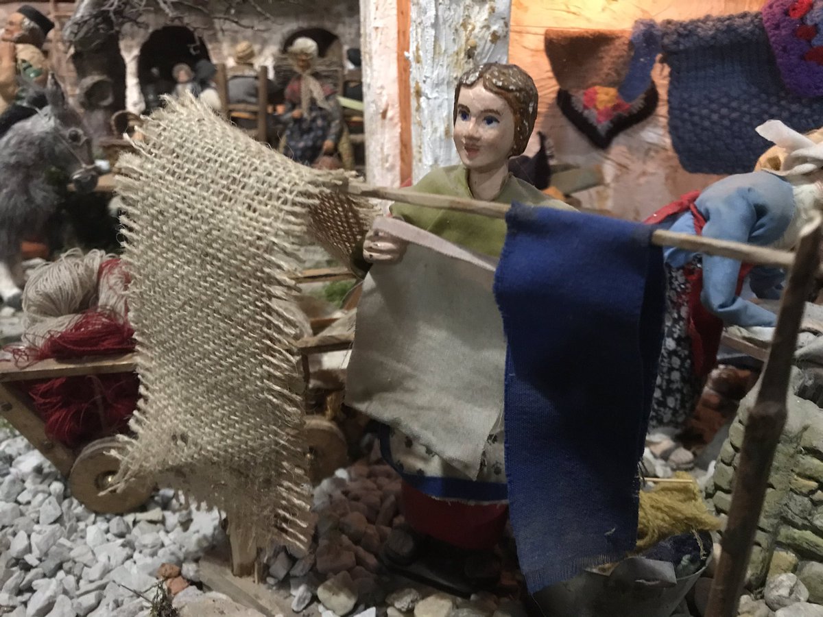 MuseoSeta's tweet image. L’Associazione sul Filo della Seta ed il Museo della Seta vi augurano BUON SANTO STEFANO ricordandovi che il museo sarà aperto domenica 29 dicembre dalle 10,00 alle 12,00 e dalle 14,30 alle 17,00. 
L’immagine che oggi condividiamo raffigura un particolare del Presepe di Racconigi