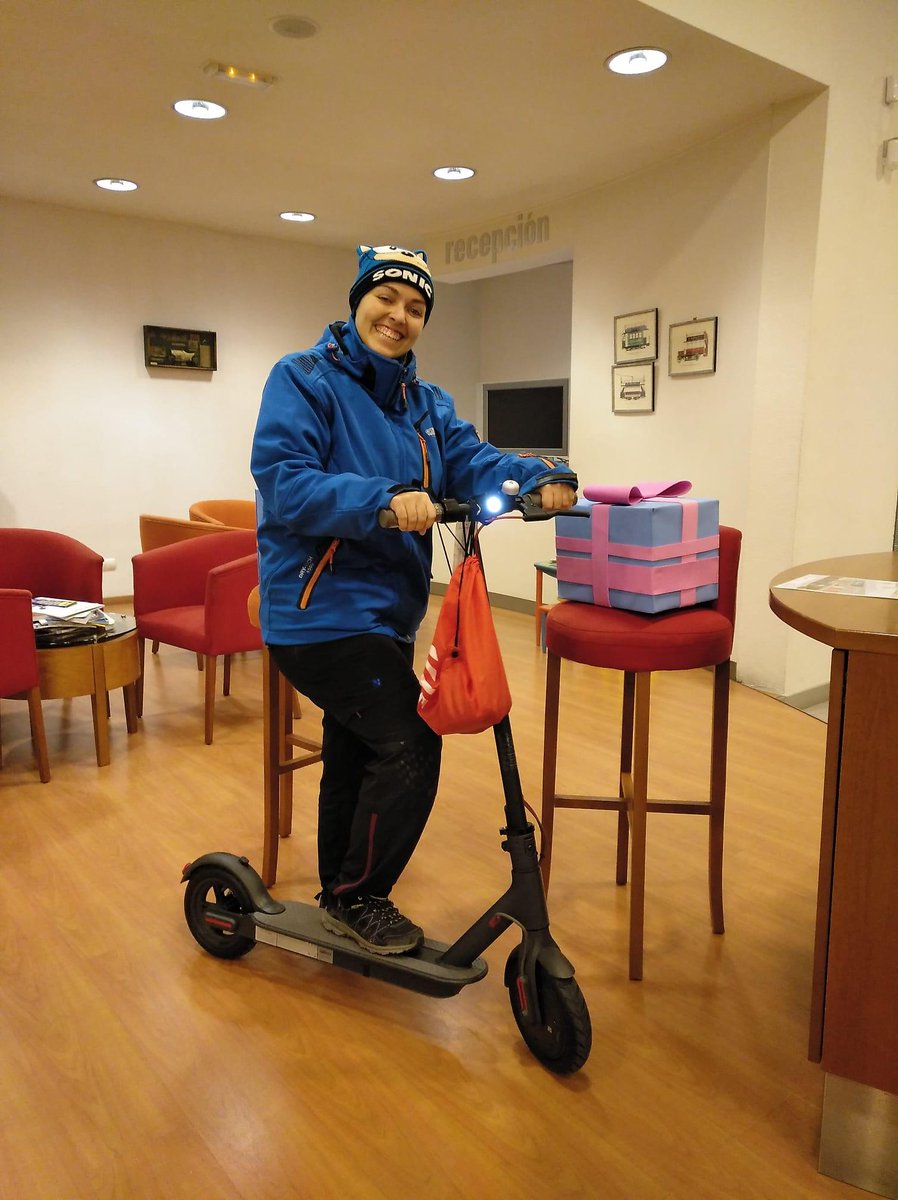 Ya está nuestra ganadora del #sorteo del #patineteeléctrico disfrutando del premio de #feriauto.
Enhorabuena!