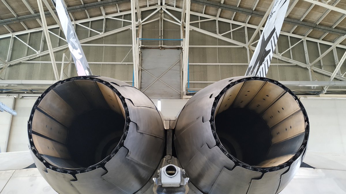 radio_mad's tweet photo. Visita de @radio_mad y @EA4RCH al Ala12 de la base aérea de Torrejón... Fantástica mañana https://t.co/RyNoUiNZby