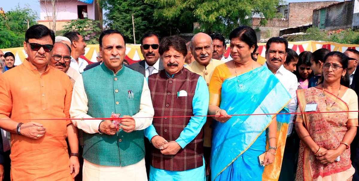 IndianOilcl's tweet photo. IndianOil partners with Vadodara District Collectorate to set up bio-filter waste-water treatment &amp; purification plant that was inaugurated by @vijayrupanibjp. The 100 KL/ day capacity plant based on trans bio-filter technology makes it re-usable for irrigation &amp; other activities https://t.co/b8yPYBSIl5