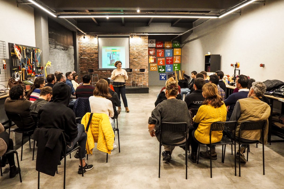 apptivityapp's tweet photo. Nexlab ve Stage-Co’nun Apptivity ile düzenlediği “Pijamanı Çıkar" etkinliğinde Stage-Co kurucu ortaklarından Patrick Bosteels ve Neşen Yücel ile Arayüz Tasarımcısı Freelancer Hakan Kurt tecrübelerini paylaştı. @Nexlab_official #nexlab #stageco #eresidency  #freelancers https://t.co/1e5NSgsQWZ