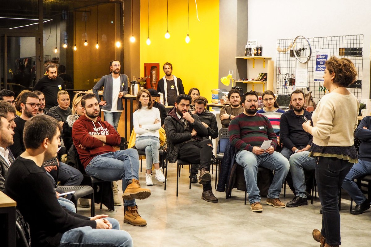 apptivityapp's tweet photo. Nexlab ve Stage-Co’nun Apptivity ile düzenlediği “Pijamanı Çıkar" etkinliğinde Stage-Co kurucu ortaklarından Patrick Bosteels ve Neşen Yücel ile Arayüz Tasarımcısı Freelancer Hakan Kurt tecrübelerini paylaştı. @Nexlab_official #nexlab #stageco #eresidency  #freelancers https://t.co/1e5NSgsQWZ
