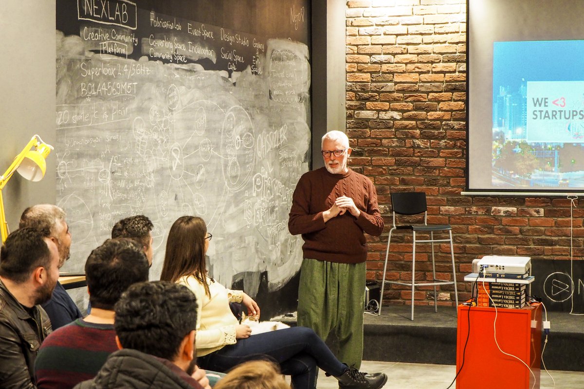 apptivityapp's tweet photo. Stage-Co kurucu ortaklarından Patrick Bosteels’in; girişimcilere ve iş kurmak isteyenlere verdiği tavsiyelerin arasına sıkıştırdığı Türkçe kelimeler 🤩 ve Türk Freelancerları/Girişimcileri geliştirme çabası takdire şayandı.👏 @Nexlab_official  #stageco #eresidency  #freelancers https://t.co/IXVhxrgGKB