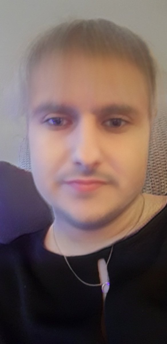 LouisTlover1's tweet photo. Me as a guy looks scarily like @Michael5SOS 😂😂😂 https://t.co/M5978ncCRx