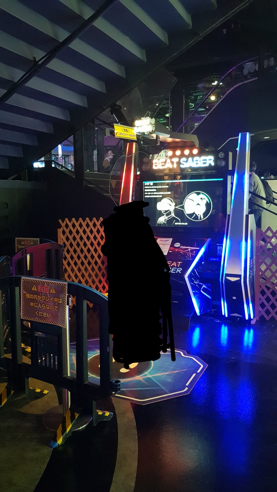 Makeumove お台場のジョイポリス 日本上陸のビートセイバーのアーケードちょっと後ろで見てきました 1回2曲で500円 韓国と違い今はost1の曲のみプレイ可能です 個人で衝撃だったのは既に来ていらっしゃる日本ガチ勢まーそーさんの1位記録でしたw