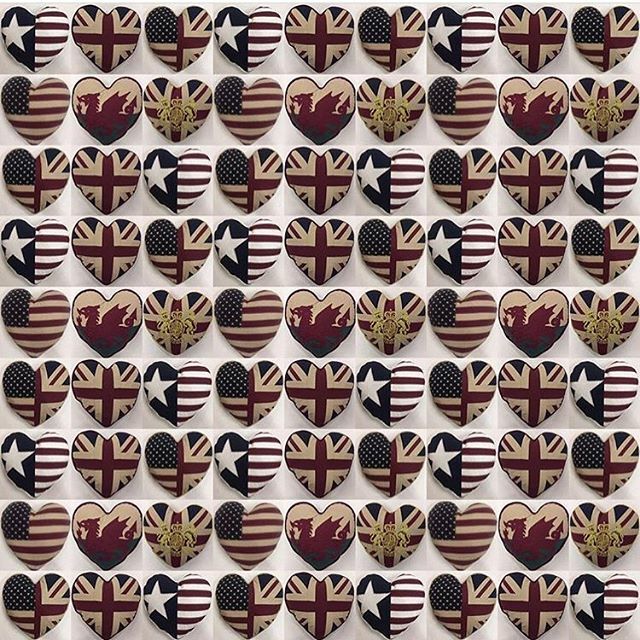 sureshjain64's tweet photo. Merry Christmas & A Happy New Year!
#merrychristmas #happynewyear #wovenmagic #heartpillow #2020
#livingandgiving #springfair #unionjack #americana #unionamericana #anglophile https://t.co/2kE7h4sFge https://t.co/NSxmnKzcRX